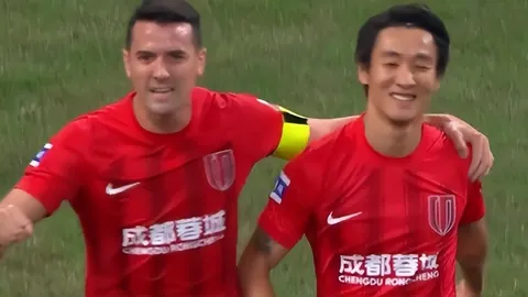 [NBA]肯纳德巧妙突破，篮筐下轻松得分